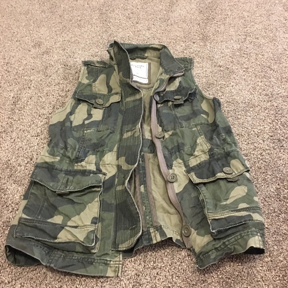 Abercrombie and Fitch camo vest - Picture 1 of 1
